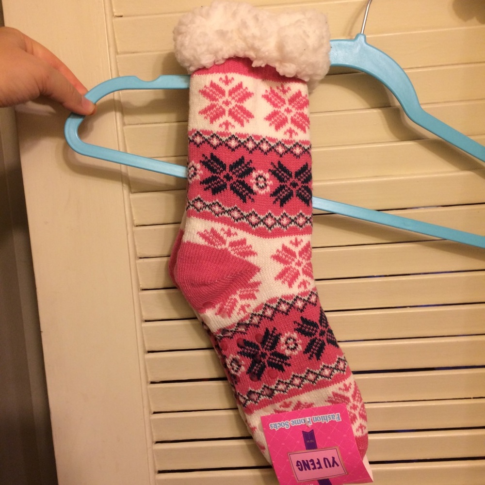 Thermos Christmas Socks- Pink & White Snowflake